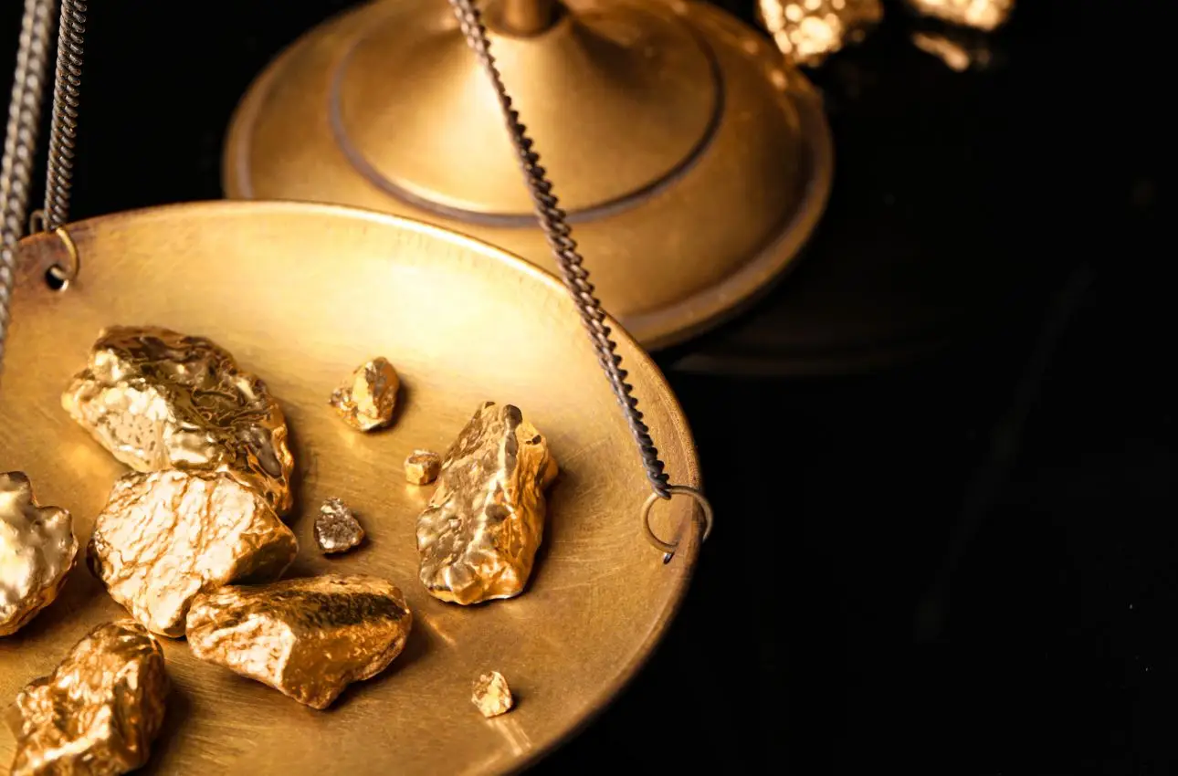Vuoi investire in oro? Ecco il prezzo aggiornato di 10 grammi in tempo reale